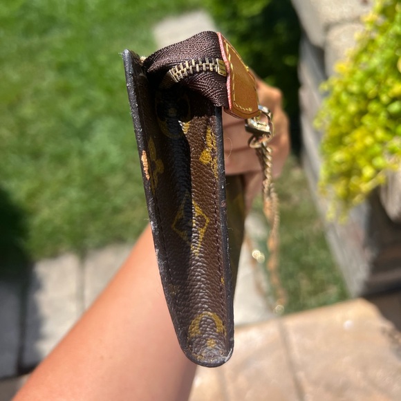 Louis Vuitton monogram mini pouch🌙 - Picture 4 of 11